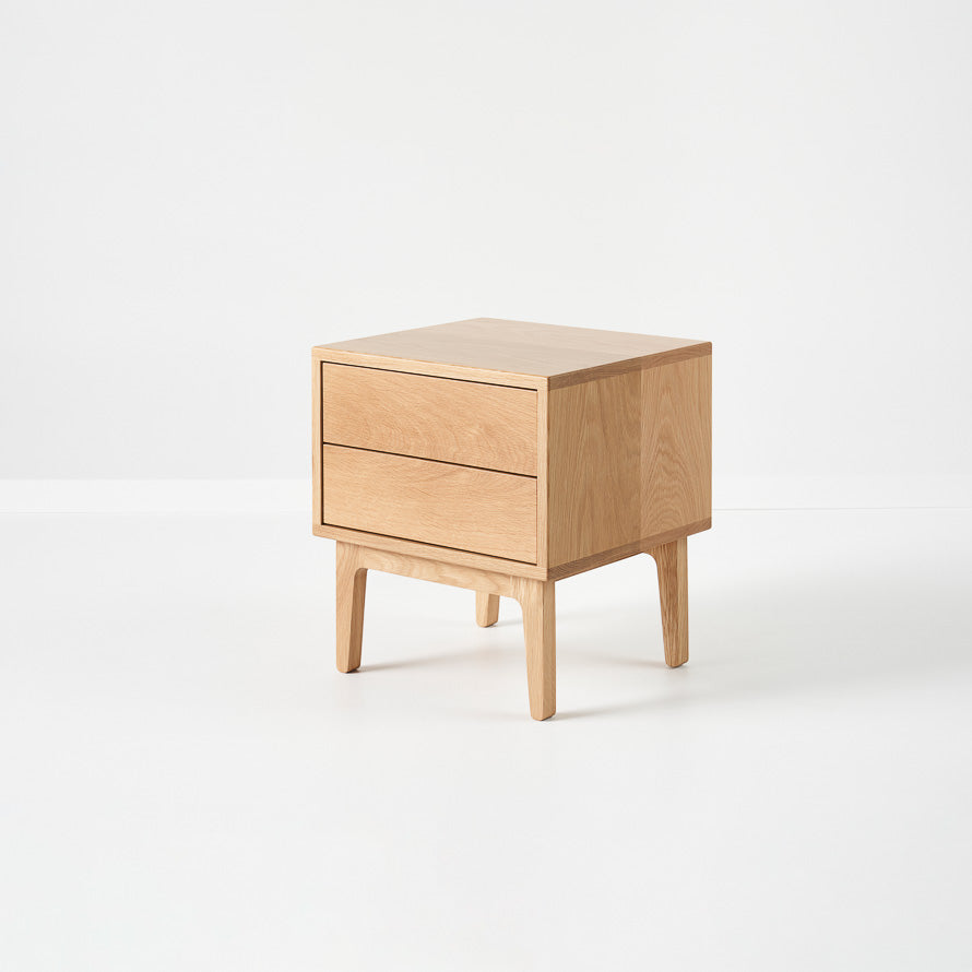 LOIS_BEDSIDE_SQUARE_1335