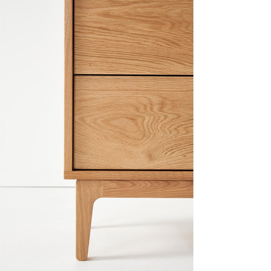 Lois-tallboy-mubu-home-foot-closeup