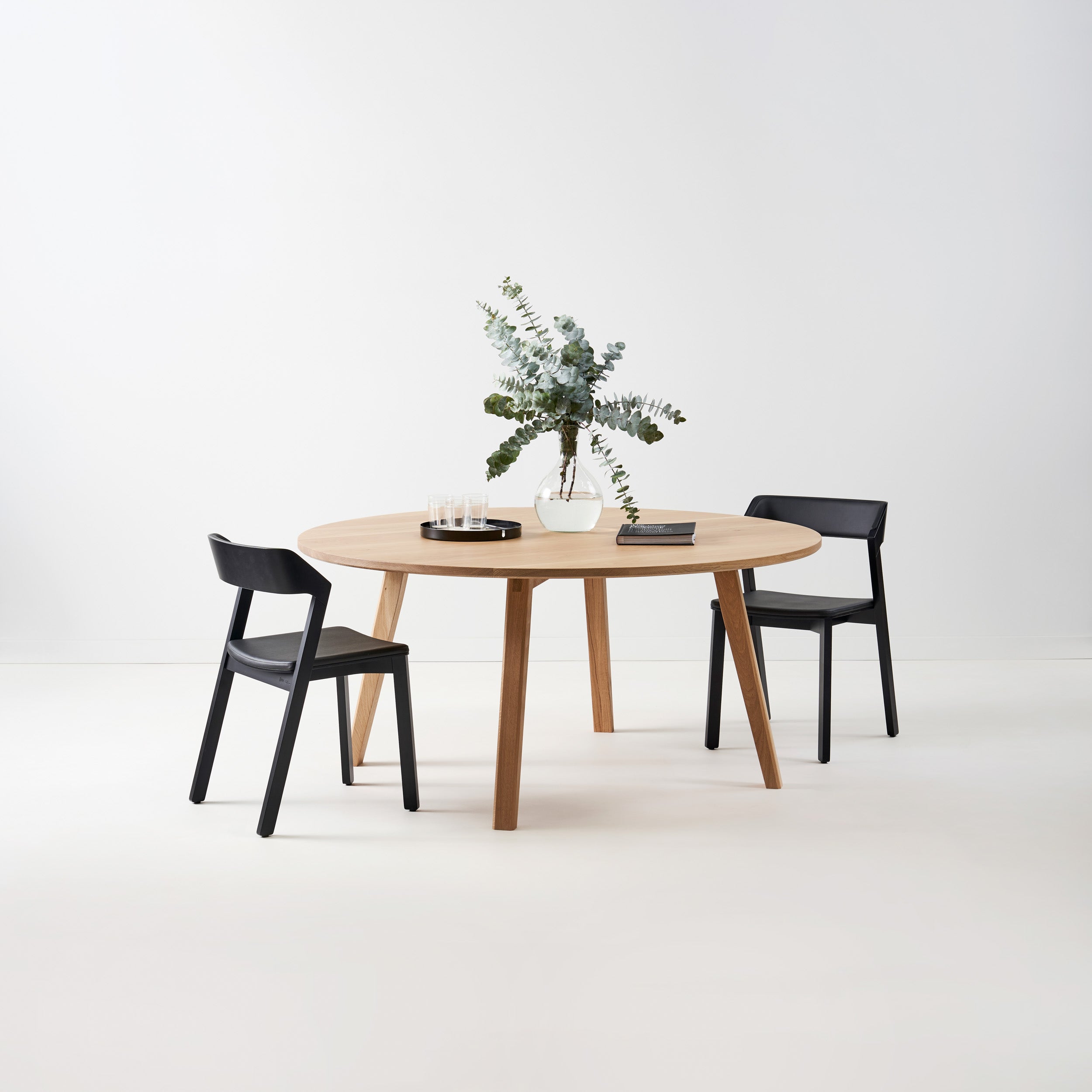 What’s the ideal round dining table size?