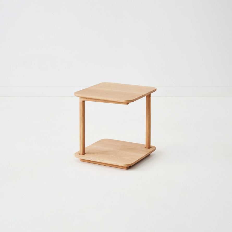 dana-bedside-table-oak-mubu